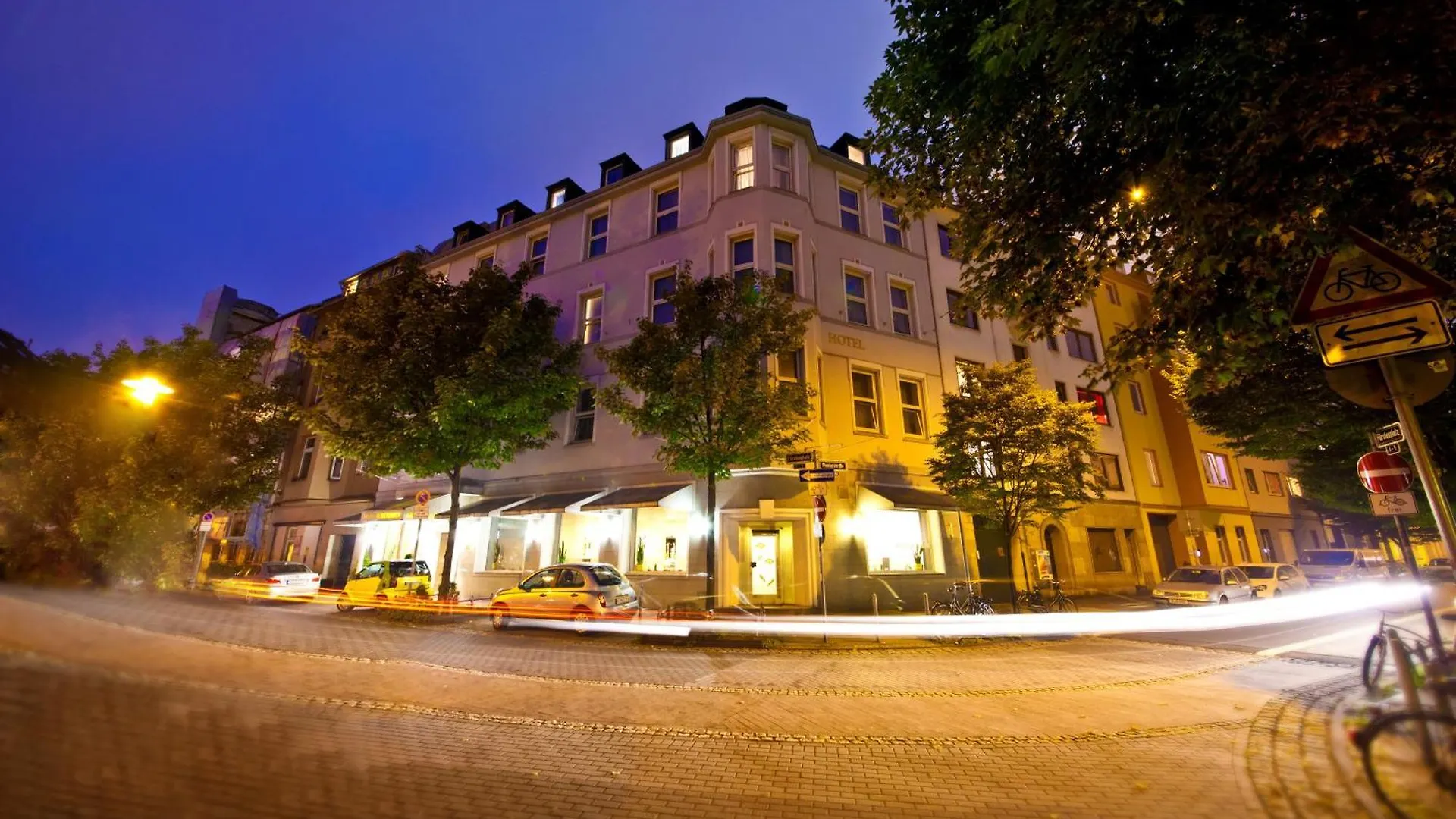 Hotel Maxim Duesseldorf City contacts